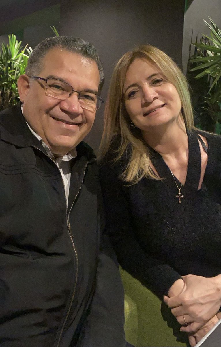 La paz de vivir: Una carta de Navidad por la libertad, la justicia y el reencuentro
 
Hoy, mientras las luces de Navidad intentan abrirse paso en los hogares de Venezuela, nuestro hogar está incompleto. La sombra de una celda injusta se proyecta sobre nuestra mesa, pero no logra