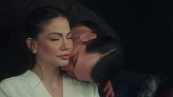 Eşref - "Sei nervosa?”

Nisan - "Sì, un po'."

Eşref - "Non essere nervosa .
Questa è la tua notte per brillare, non preoccuparti di nulla. 

❤️🥹
 #EşrefRüya