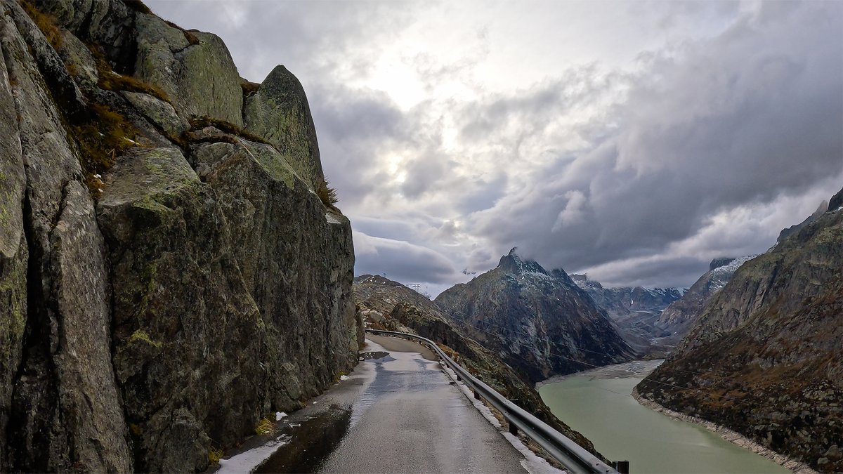 SigisTravelVids's tweet image. A Secret Hidden Road on top the Grimsel Pass 🇨🇭 | Oberaar Panoramastrasse [FULL video: youtu.be/N0ISjCE-XKI ]

#GrimselPass #SwissAlps #ScenicDrive #DangerousRoads #WhiteKnuckleDrive #HiddenRoads