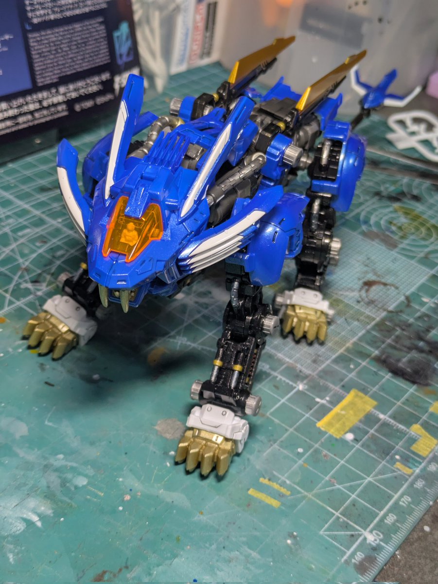 goza8goza9's tweet photo. 初のゾイドプラモデル作ってみました😀
基本メタリックで全塗装しました!
最後のはボーナスに浮かれて最近買ってしまったnew gearです😂笑
#ゾイド #zoids #realizemodel #ブレードライガー #prsse https://t.co/AOvpNh5Yq5