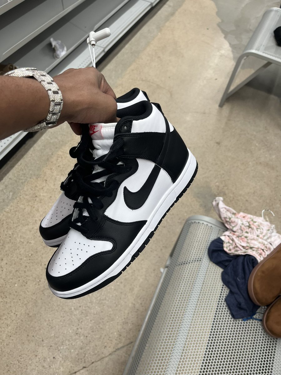 COSIGN_PD's tweet image. Burlington got panda dunk highs for $60…. 

And Melo pumas