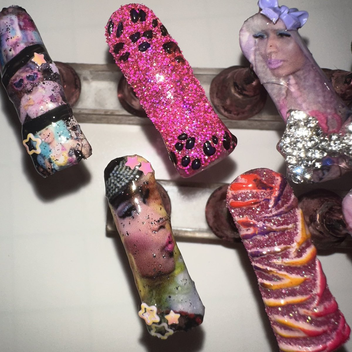 ibegforhead's tweet image. One day she will come back to earth.