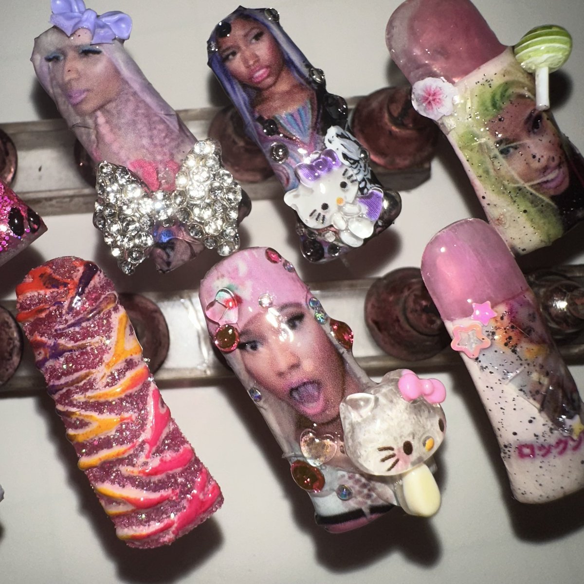 ibegforhead's tweet image. One day she will come back to earth.