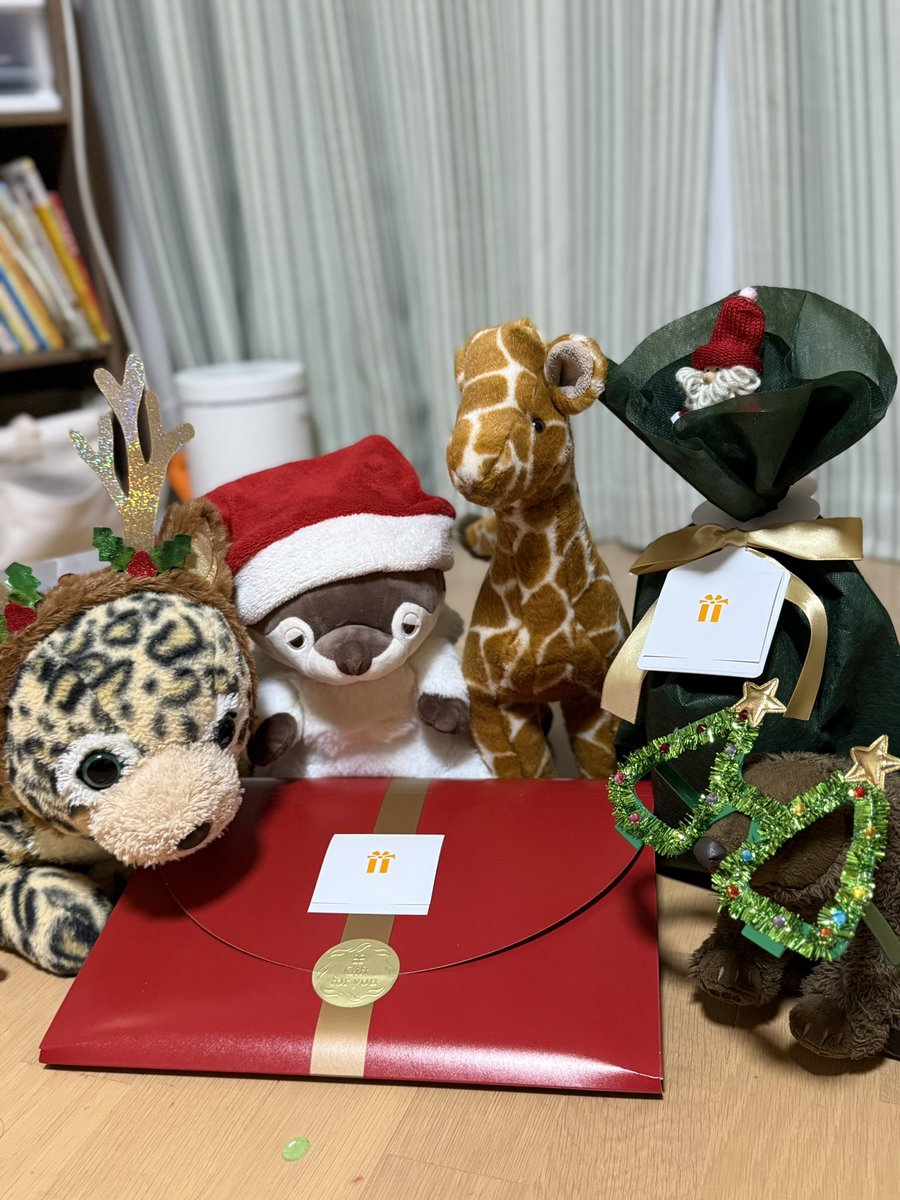 Satoki_Yoshida's tweet photo. メリークリスマス！
サンタがうちにも来てた！ https://t.co/I0JXrl76ac