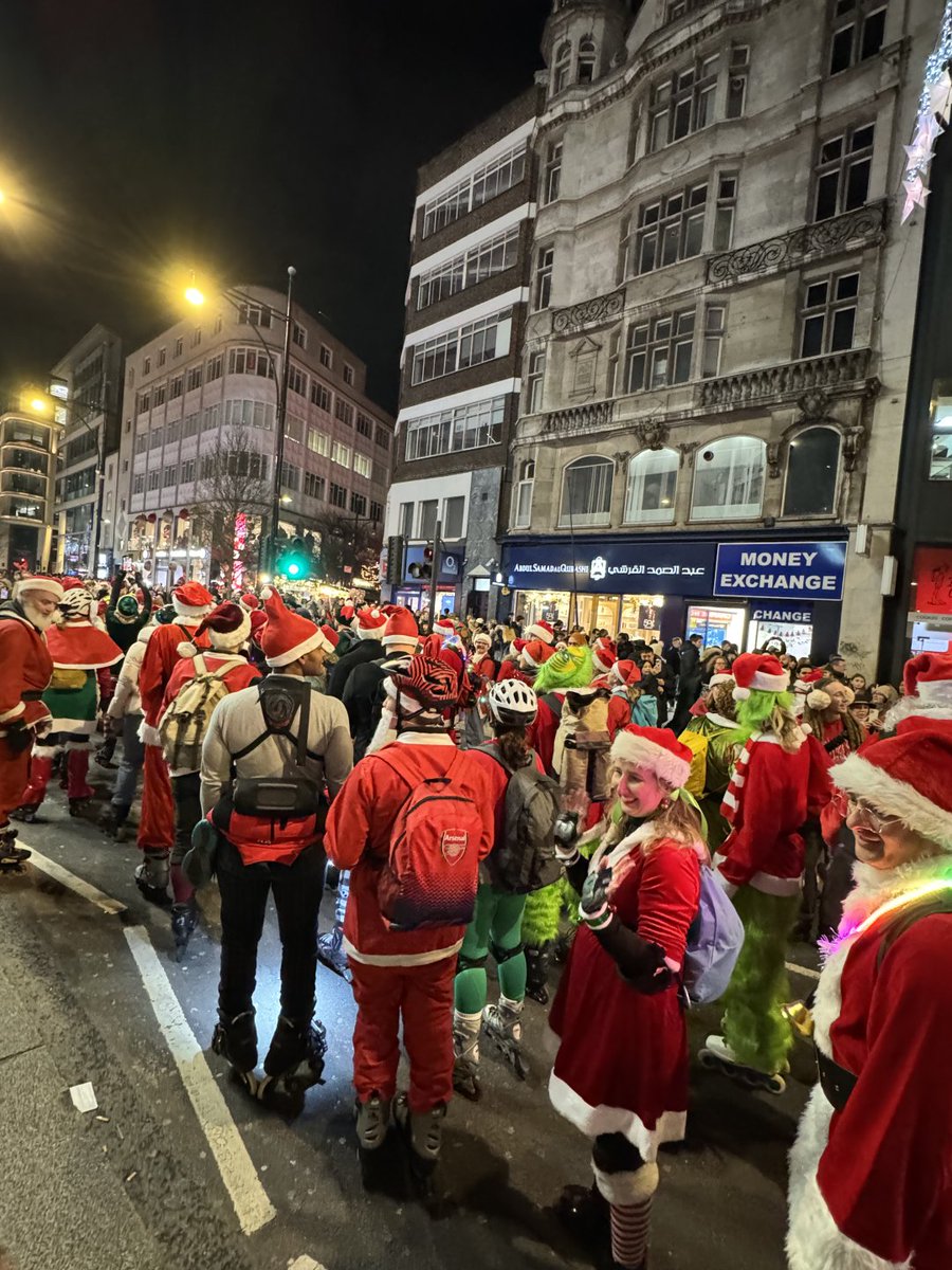 ElsaJim8's tweet image. The atmosphere I love was embodied in Christmas in London🥰🥳🎄
#travel #Christmas #London #RegentStreet #OxfordStreet