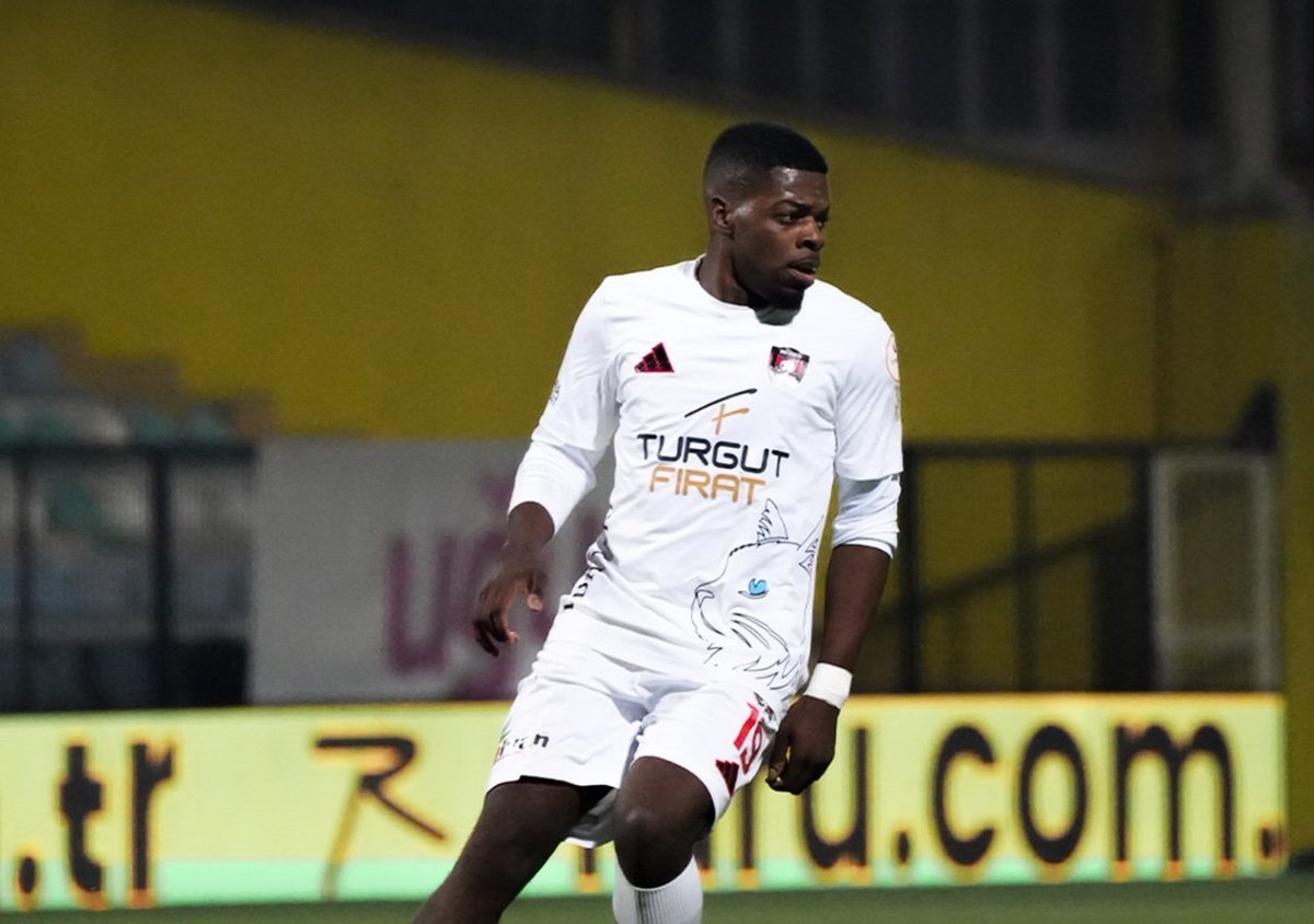 Trabzonspor, Vanspor formasını giyen 24 yaşında golcü oyuncu İvan Cedric ile anlaşma sağladı.