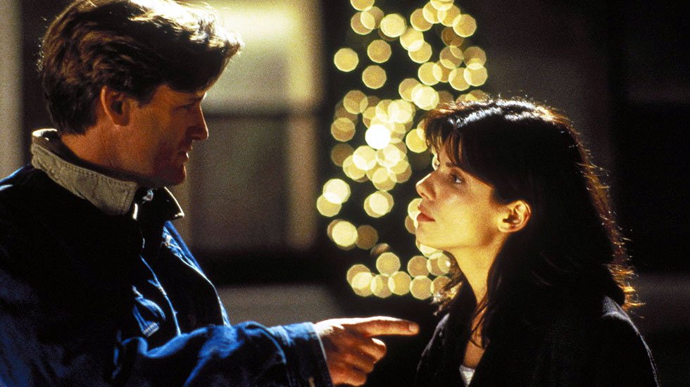Sandra Bullock and Bill Pullman in While You Were Sleeping, 1995