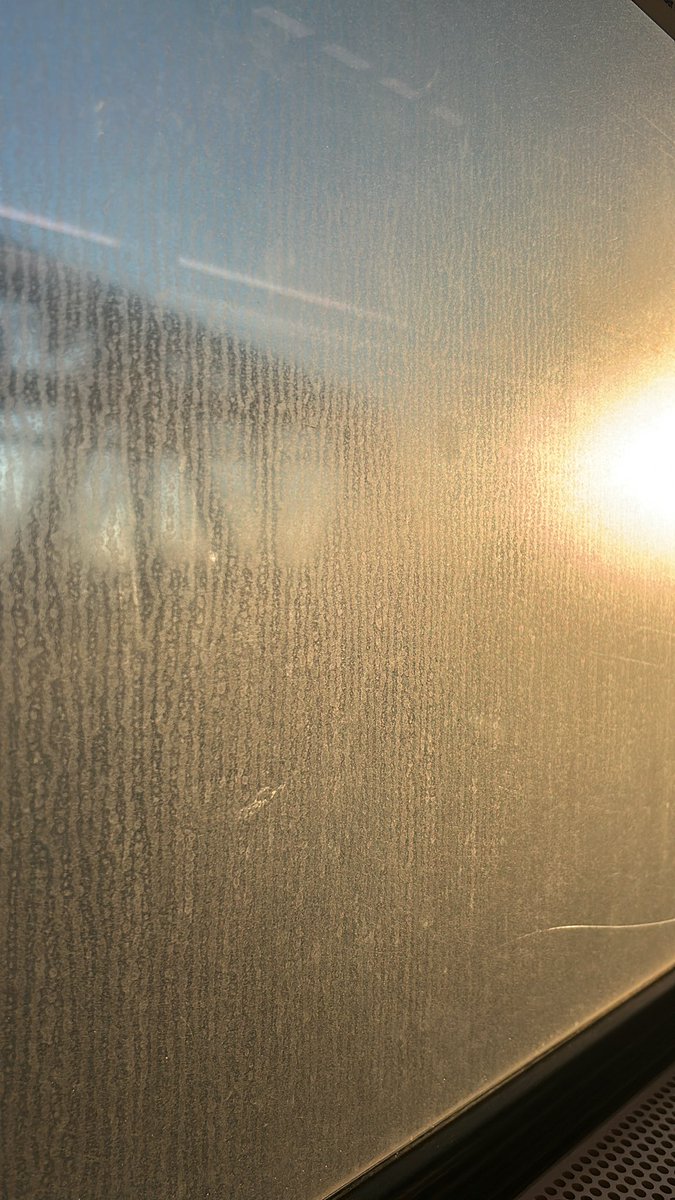 charlesramsgate's tweet photo. @NJTRANSIT can you guys clean the windows on the Raritan valley line?  Would love to be able to see the old neighborhood again… merry Christmas https://t.co/gTkrethfCa