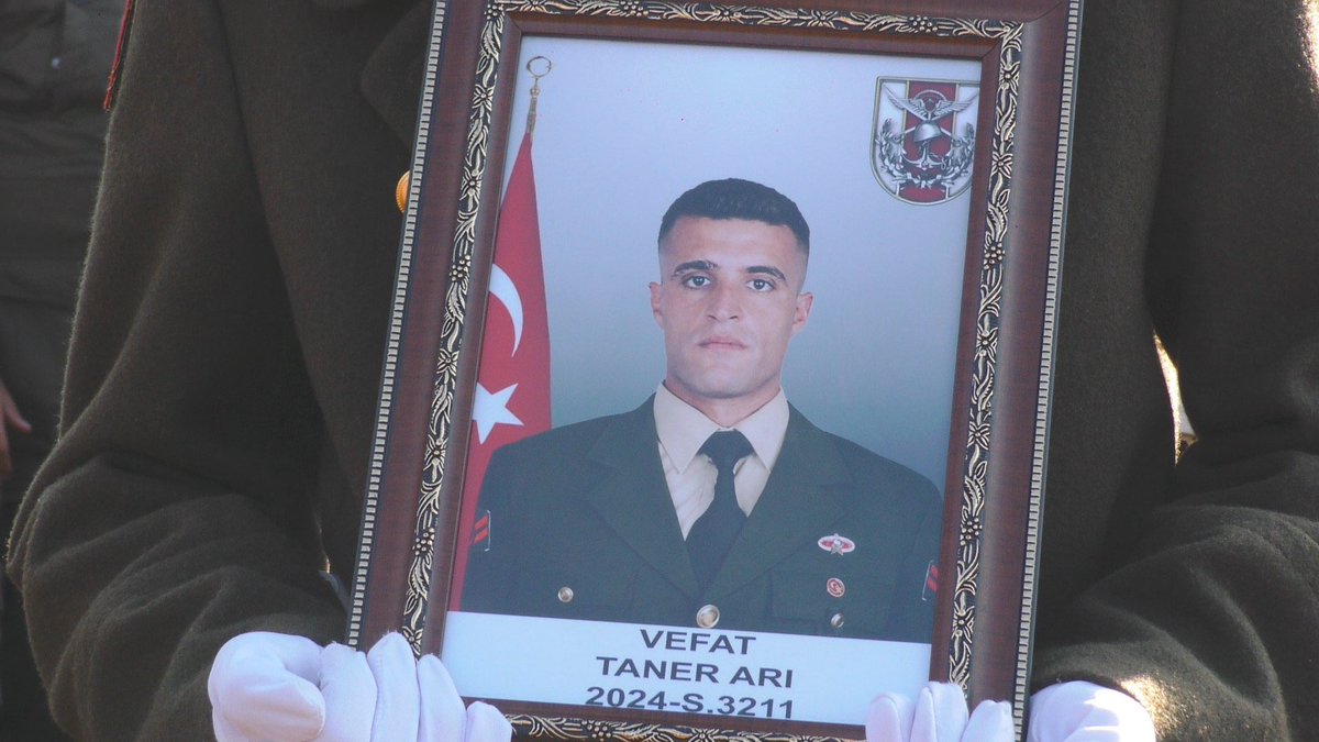alitilkici38's tweet photo. Kuzey ırakta kaza sonucu P.Uzm.çvş Taner Arı vefat etmiştir.
Ruhu şad mekanı cennet olsun
Allah (C.C.)Ailesine Sabır ihsan eylesin
Ailesinin ve #UzmanÇavuş camiamızın,sevenlerinin başı sağolsun.
(Şehitlik ve kaza ile ilgili idari tahkikat yapılmaktadır .)
@TEMUD_2024 https://t.co/I7qyUMKAs5