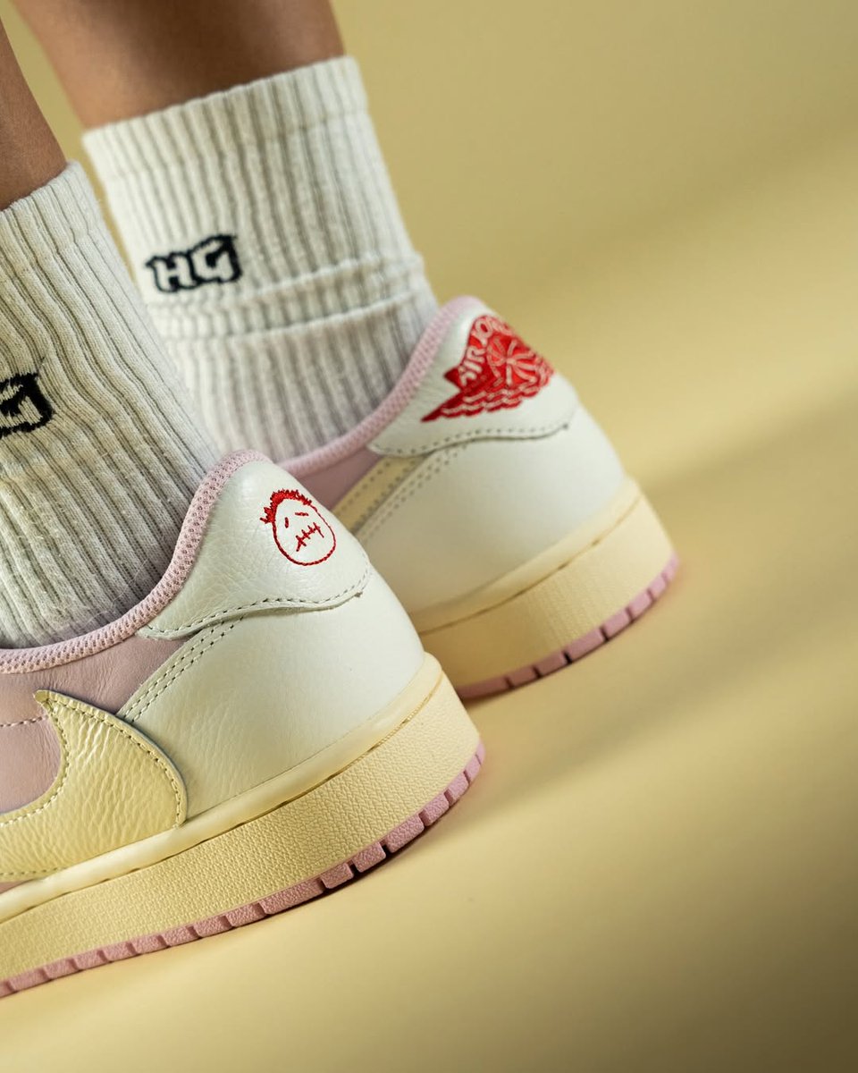 houseofheat's tweet image. Detailed Look: Travis Scott x Air Jordan 1 Low OG "Shy Pink" 💞

See More: hoh.news/yKedfU0q
