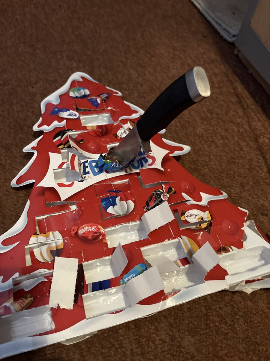 izumousee's tweet photo. bloody advent calendar gave me a bounty for the 24th. the people over at celebrations must be right twats, i’m disappointed in them and won’t be buying their advent calendar next year. fucking brilliant. https://t.co/M6orhVzIoE