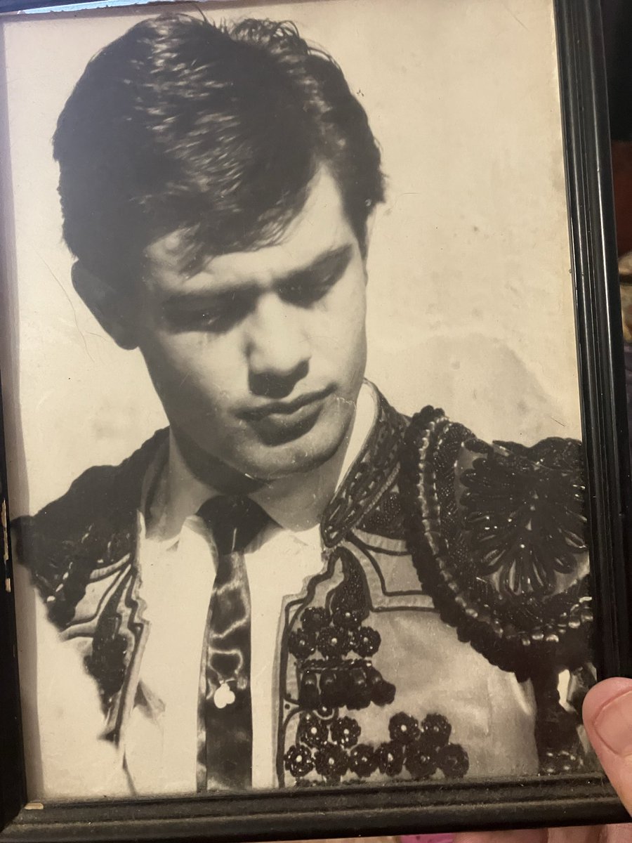 Cuando uno quiso ser torero y no llegó a nada   Pero nunca podré decir que lo intente y aún así me siento torero.  Besitos y feliz navidad familia ufff