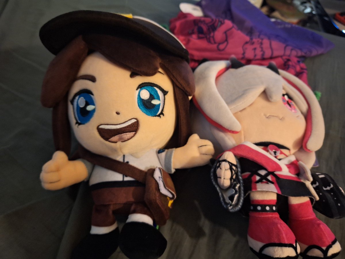 Got my plushies from <a href="/Makeship/">Makeship</a> of <a href="/PearlescentMoon/">🌿 PearlescentMoon 🌿</a> &amp; <a href="/Nanoless_/">✦ Nanoless - Working on Customizable Model</a> love them, got them when money was better 😅😅