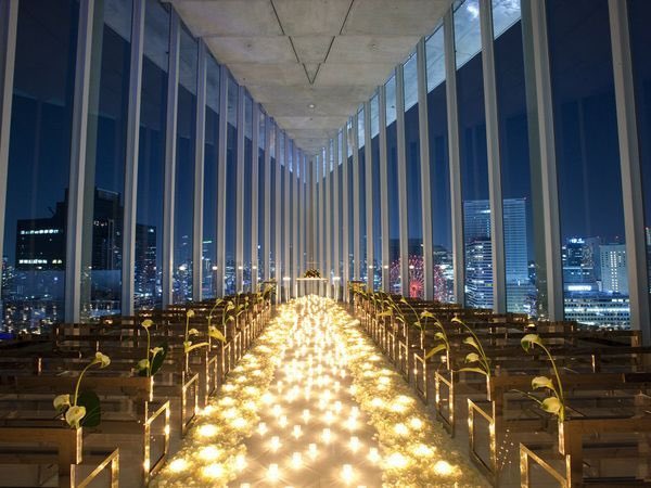 全国のカップルへ、記念日はココ泊まって。

安藤忠雄が手がける大阪ホテル。関西口コミ1位のアフタヌーンティーや『奇跡の朝食』と称される朝食も魅力的。プリンセス気分を味わえるベッドがあったり、バルーンなどの装飾サービスもあり。USJへも行きやすいので、次の大阪デートはココで決まり。