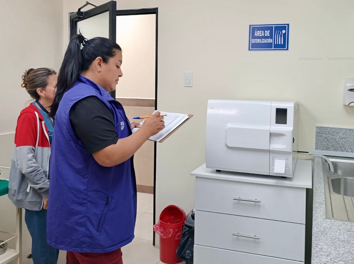 Acess_Ec's tweet image. 📍 #SantaElena | 🔎 La #ACESS realizó una inspección en el puesto de salud del @IESS_SSC, ubicado en la comuna Azúcar.
✅ Se verificaron los lineamientos necesarios para garantizar el permiso de funcionamiento y una atención segura a la comunidad.

🧵