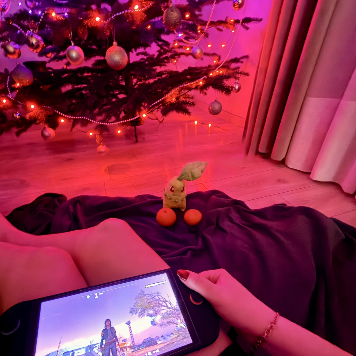 Ludeczki powiem wam, że jest coś specjalnego w wieczornym graniu w wigilię 🥰 Pozdrawiam was serdecznie, też gracie? Jak tak to w co 👀