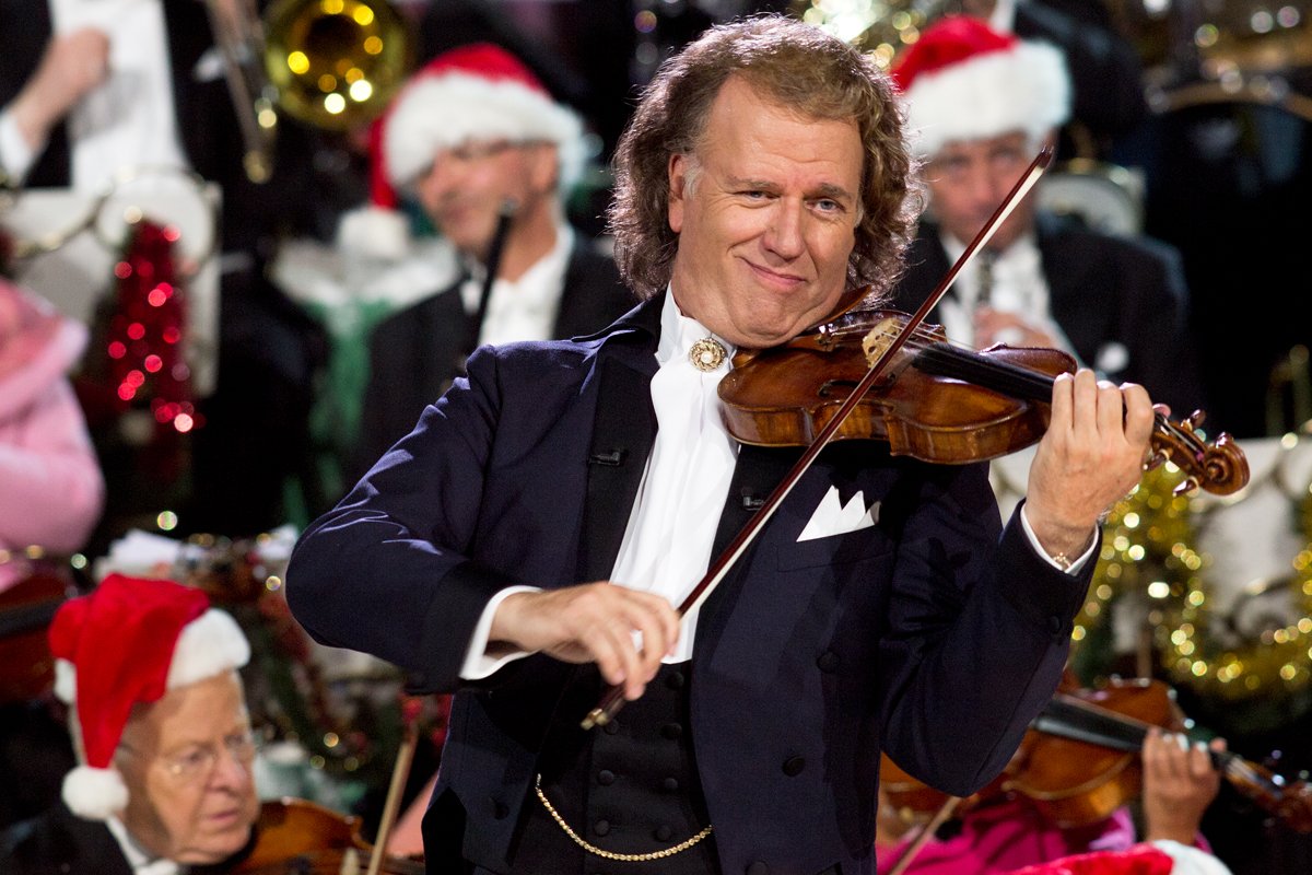 EuropaAdAstra's tweet image. All true European patriots are watching the Christmas concert with André Rieu