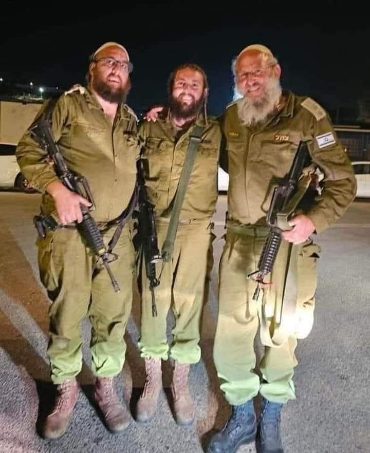 RajputRanjanaa's tweet image. Only in Israel 🇮🇱
Grandfather, father, and grandson