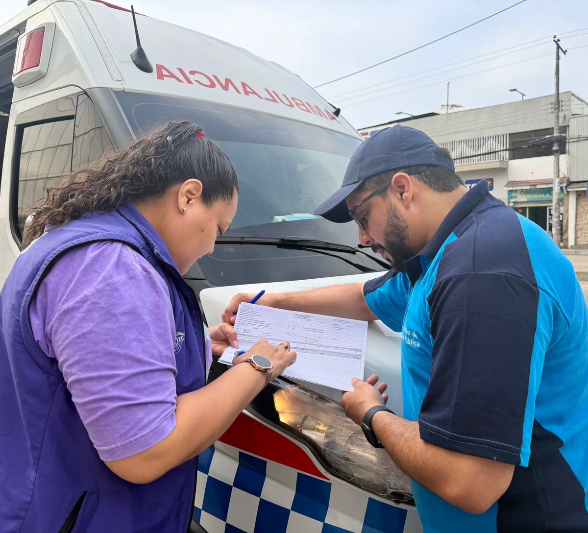 Acess_Ec's tweet image. 📷 #Guayaquil | 📷📷 La #ACESS realizó la inspección a una ambulancia de soporte vital  avanzado de @Salud_Ec, verificando el cumplimiento de todos los requisitos técnicos, normativos y de calidad para garantizar una atención segura y oportuna a la ciudadanía.

#ElNuevoEcuador