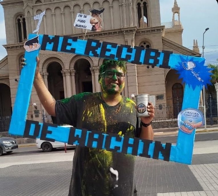 aca en el laburo (@lucaassiann) on Twitter photo 