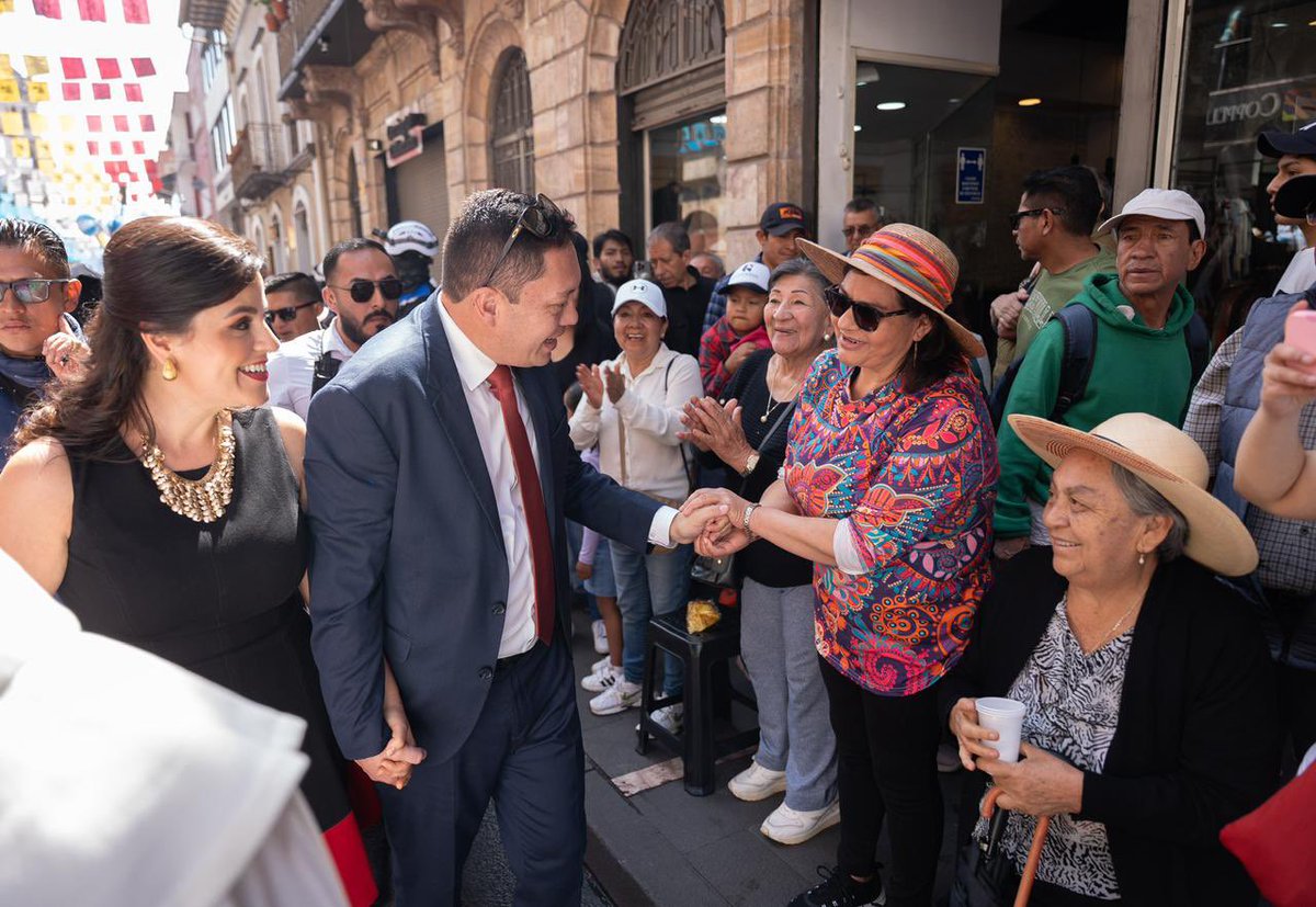 #MercadosCuenca presentes en el Pase del Niño Viajero. 

Los comerciantes del mercado 4 de Noviembre son padrinos y hoy formaron parte del “Quinto Río” de fe y devoción. 

Vivimos con alegría esta jornada. 

#TodoToditoEnUnSoloLugar 
<a href="/czamoramatute/">Cristian Zamora M</a>
