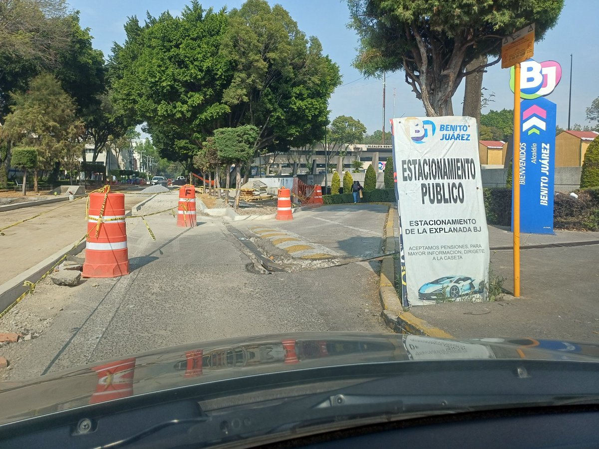 bitchaMX's tweet photo. @BJAlcaldia en la rampa que dejaron de acceso en Uxmal hay un mega hueco. Podrían poner algo para poder pasar mejor? https://t.co/foPIJS6crD