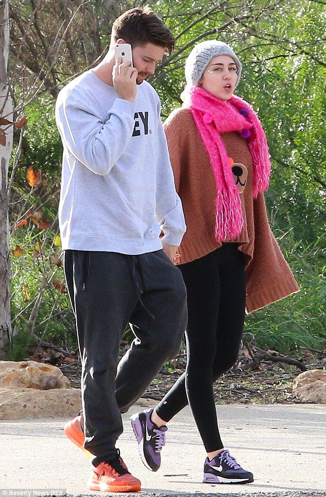 miley cyrus archive tweet media