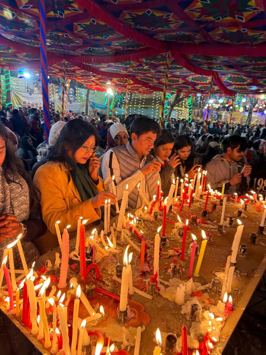 mahuamajilive's tweet photo. क्रिसमस की हार्दिक शुभकामनाएं 🎄✨
प्रभु यीशु मसीह के प्रेम, करुणा और शांति के संदेश से
माता मरियम की ममता और आशीर्वाद से
आप सभी के जीवन में सुख, शांति, सद्भाव और आशा का उजाला फैले।
यह क्रिसमस हम सबको
प्रेम, सेवा और मानवता के मार्ग पर चलने की प्रेरणा दे।
Merry Christmas! https://t.co/RN1Q7n6Cny