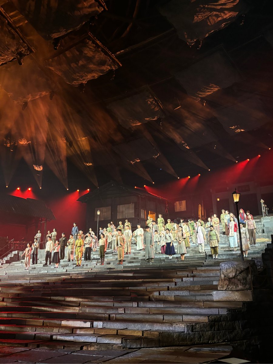 dewde02's tweet photo. 周末看了《XX剧》，笑泪交织太戳心！舞台光影绝了，演员台词功底超稳，散场还在回味那句“XX”。谁懂啊 没看的快冲！ https://t.co/Kp9oXvZw35