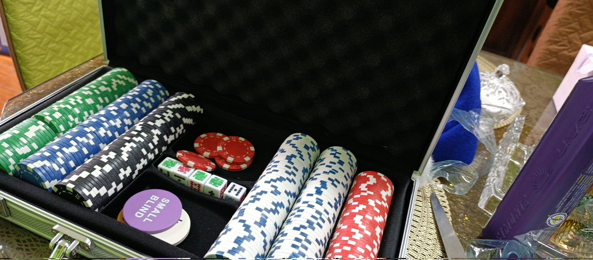 Les vengo a presumir el regalo que me dió está noviecita por navidad <a href="/SumiGummy/">𝘚𝘶𝘮𝘪 ₊˚🫧👾</a>