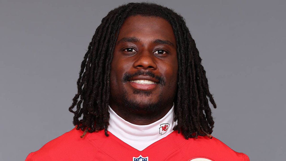 ChiefsLead's tweet photo. In the "Merry Christmas category" the #Chiefs have signed DE Ethan Downs, CB Melvin Smith, and TE Tyreke Smith to active roster contracts.   
Great Christmas gift for some players who have worked hard. https://t.co/3mXzgzcOa2