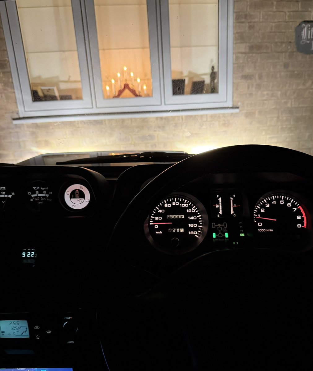 Helen tweet media