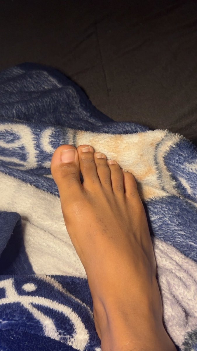 Theyluvvfred's tweet photo. Are my #feet attractive ?😭 https://t.co/FdIejlXibY