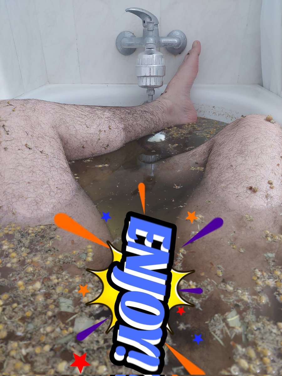 deypers's tweet image. Resolvi tomar um banho de camomila e estou agora enjoado com o aroma doce XD