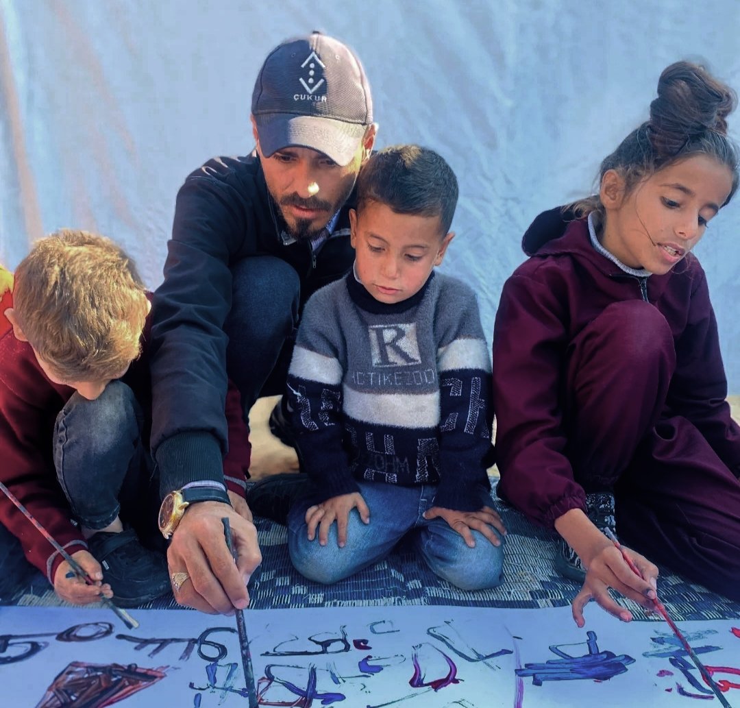 _VivaPalestina_'s tweet photo. Dorgham transformed displacement camps into spaces of joy, through initiatives like camp cinema, art therapy, children workshops.
He was martyred in March 2025, leaving not only his community poorer.. but the world. #TheyAreNotNumbers #FreePalestine #FreeGaza https://t.co/5KFYSR5ufz