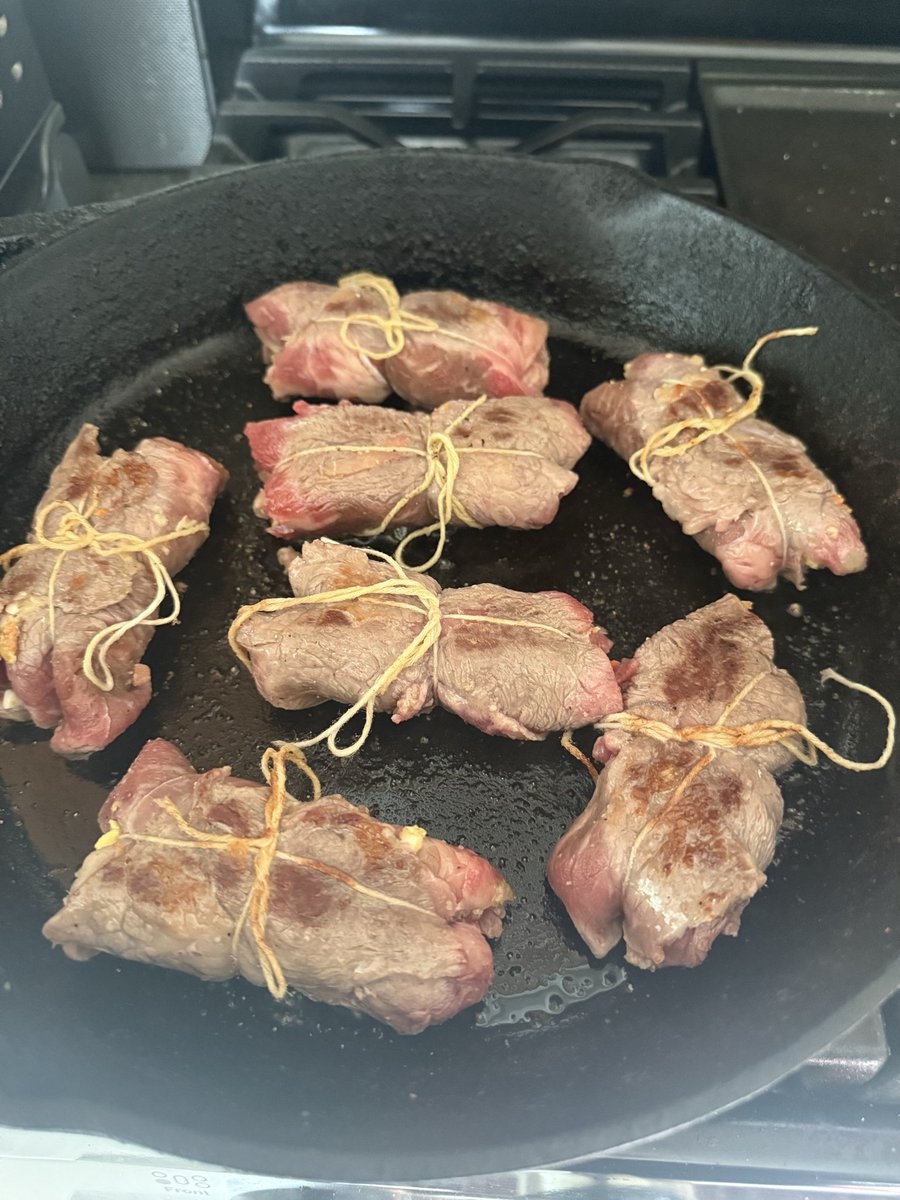 whopsauce13's tweet photo. It may seem like I just come here to talk shit, but your boy can burn too 😮‍💨😮‍💨 🇮🇹🇮🇹 #Braciole #ChristmasEve https://t.co/MNGFsHiTOL