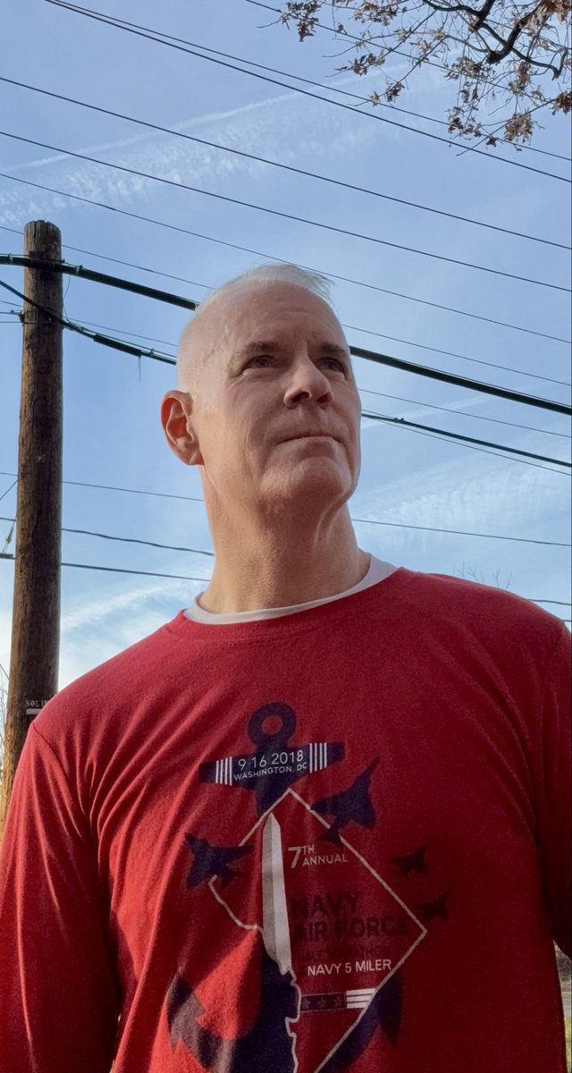 Delta06Running's tweet image. Christmas Eve run done, my running friends! We got some seasonal temps, finally, which made for a good time. I hope Santa is good for everyone!

#delta06running #myrunningpartnerisbetterthanyours #fallrunning #christmaseve