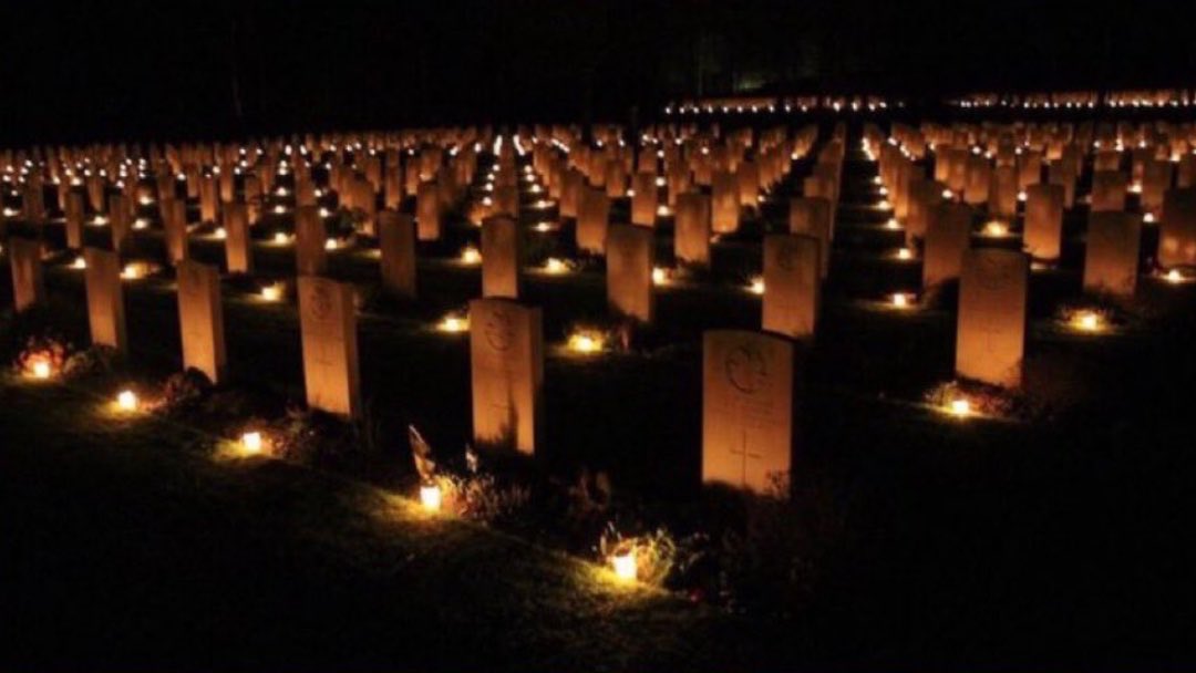 Alex_Verbeek's tweet image. Christmas Eve in the Netherlands, where every year children light candles on the graves Canadian soldiers who liberated the Netherlands in '44-'45.

Thank you Canada! 🇨🇦