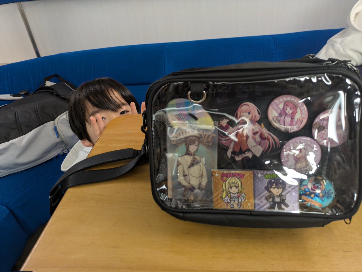 morphine_jin's tweet photo. 嫁が夜なべして作ってくれた痛バと旅行🧳 https://t.co/hsvNpFgU3b