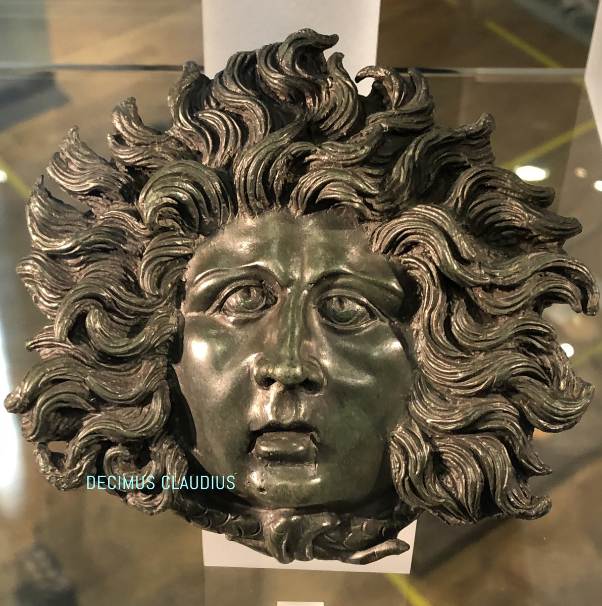 decimusclaudius's tweet image. A Roman bronze depiction of Medusa that perhaps came off of a large statue of Minerva.

This was found in Colonia Ulpia Traiana, capital of the province Germania inferior. It dates to the 1st C AD and is now on display in the archaeological museum in Xanten, Germany.

#ancient