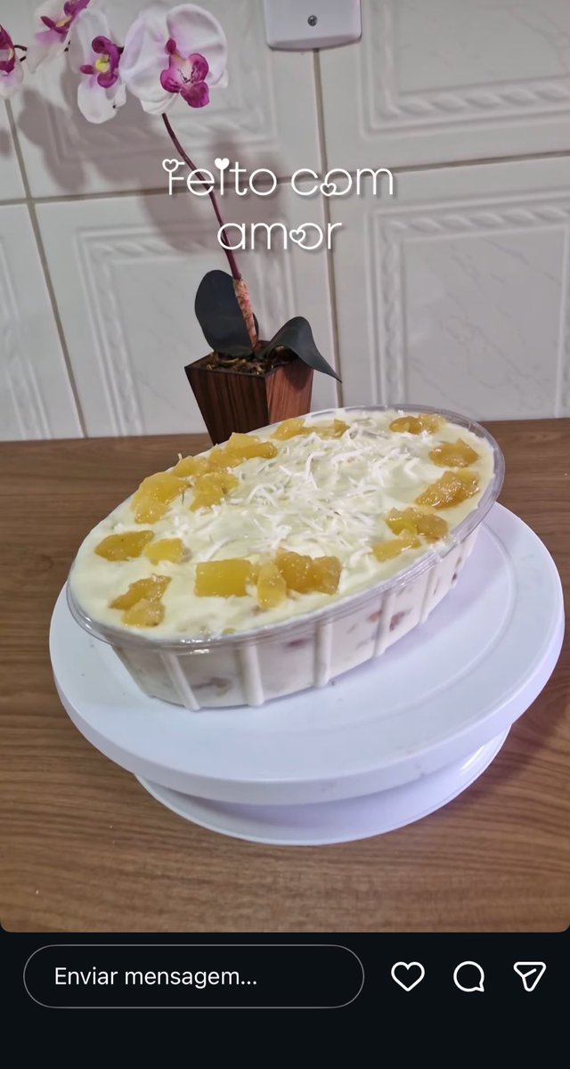 henrquerios's tweet image. minha mae empolgou e fez 5 sobremesas pra so 15 pessoas