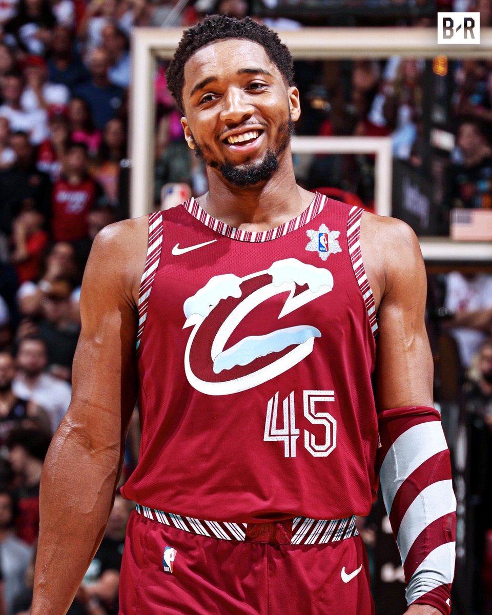 BleacherReport's tweet image. It’s Christmas time in the NBA 🎄☃️🎅