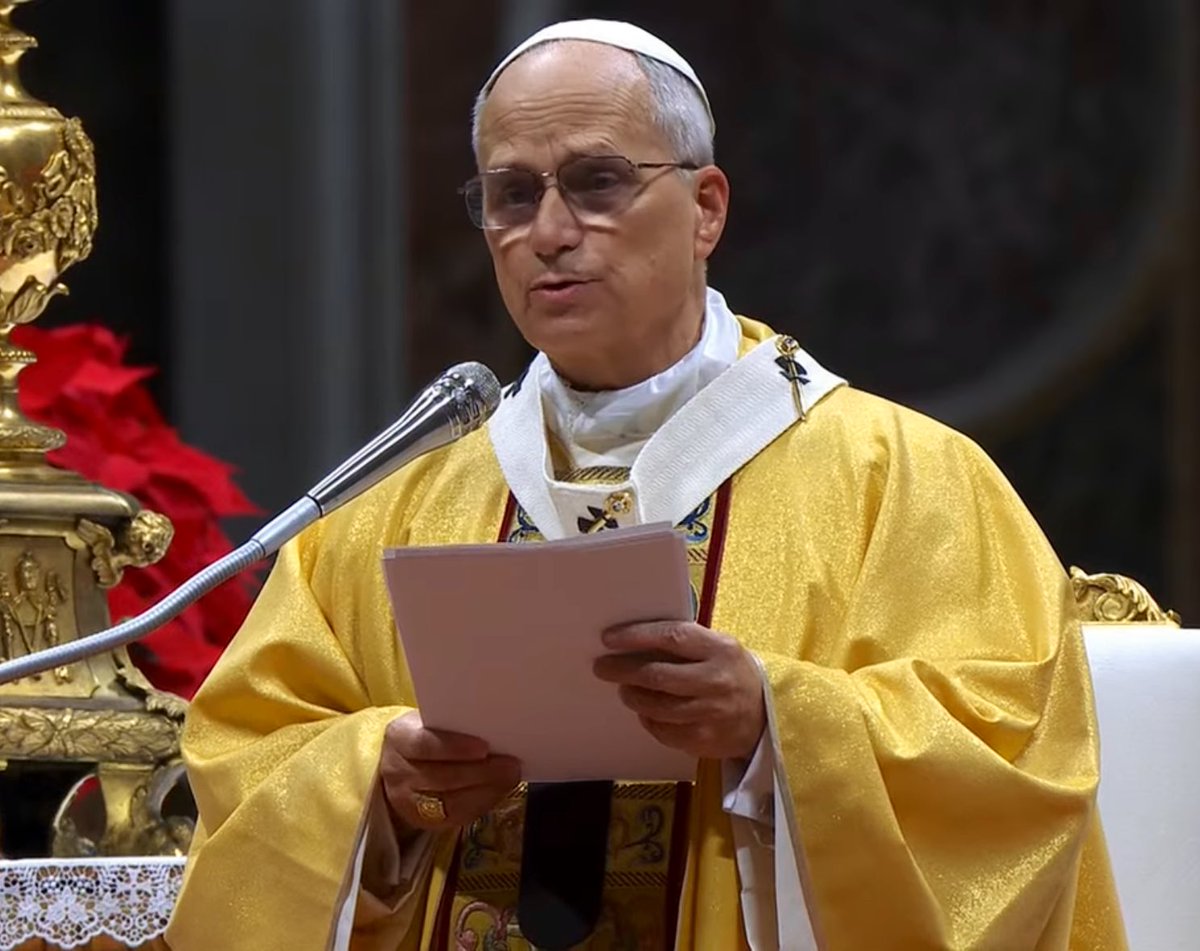 RichRaho's tweet image. Pope Leo at Christmas Eve Mass: “While a distorted economy leads to treating people as commodities, God makes Himself like us, revealing the infinite dignity of every person. While man wants to become God to dominate over others, God wants to become man to free us from every…