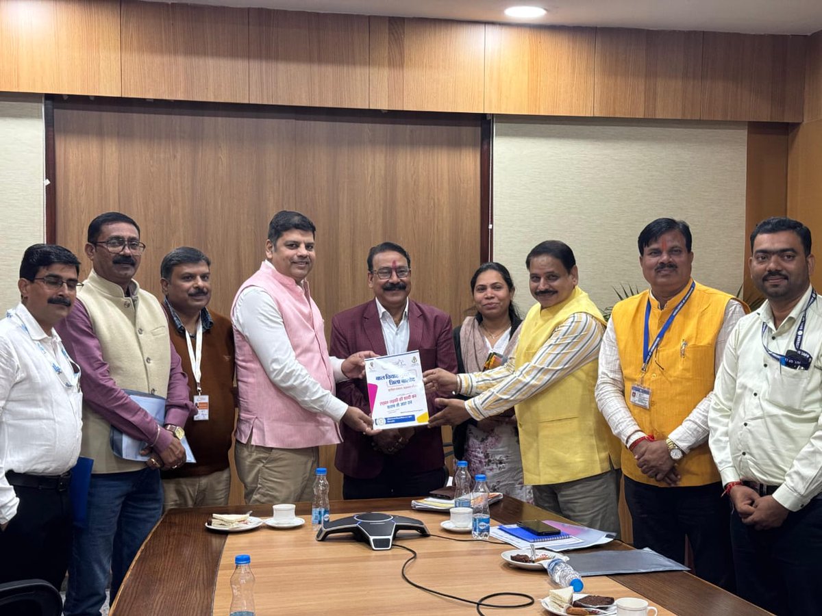 ChhattisgarhABC's tweet image. बाल विवाह मुक्त छत्तीसगढ़ की दिशा में एक मजबूत कदम

राज्य स्तरीय छत्तीसगढ़ बाल विवाह प्रतिषेध इकाई की पहली बैठक, श्रीमती शम्मी आबिदी, सचिव, महिला एवं बाल विकास विभाग, छत्तीसगढ़ शासन की अध्यक्षता में संपन्न हुई।

बैठक में समिति के सदस्य यूनिसेफ विशेषज्ञ श्री अभिषेक सिंह, सृजन…