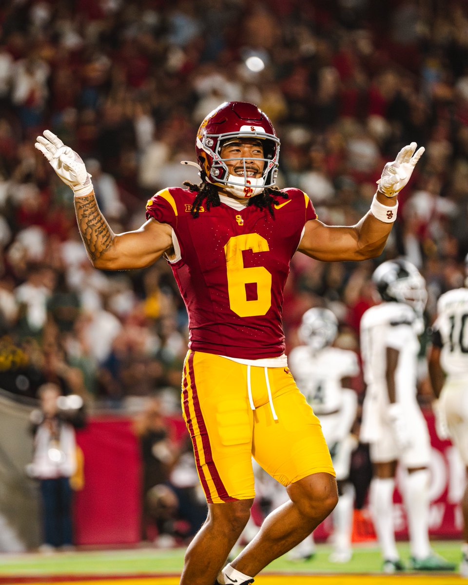 uscfb's tweet image. What's your Makai Lemon Biletnikoff moment? 🤔🏆