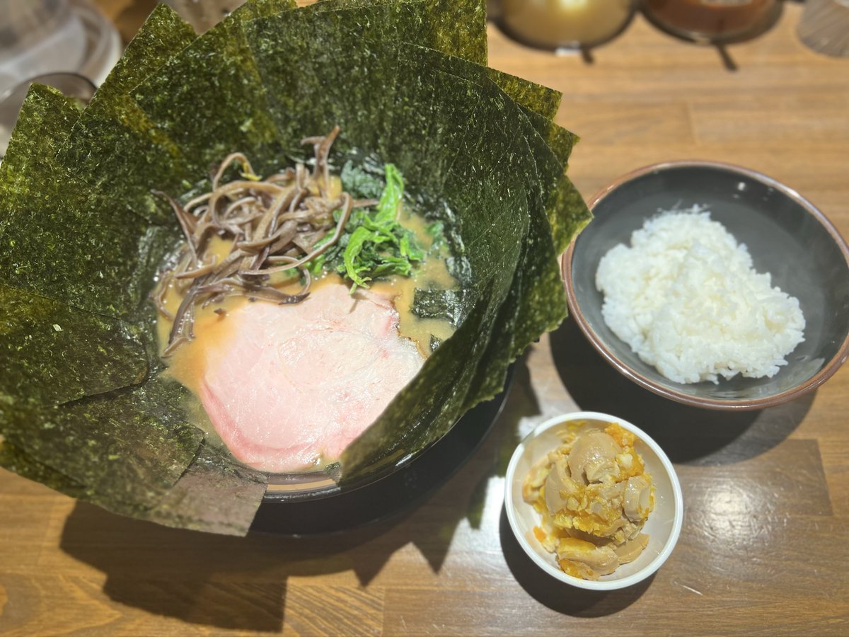 PaayanZoo's tweet photo. 思い出投稿⑦💘

#麺処愛や 
突然ピキーン😦❣️と閃いて、ビューンと行ってきました🤩鶏白湯の塩❣️卵もトロトロで口いっぱいの幸せ、、、鶏のコラーゲンたっぷりのスープ飲み干し、チャーシューも食べ応えあるけど脂っぽくはない、満足満足なこれも大好きなラーメン🥰

#心道家
またやってるよ！！！海苔SP！！！もはや家系ラーメンは海苔くたライスを食べるために麺を食べているまである！！！🥰🥰というか、心道家でこれ以外頼む事はないと思う、この先も💖あ、キクラゲトッピングしてるやん💖やるやん私💖