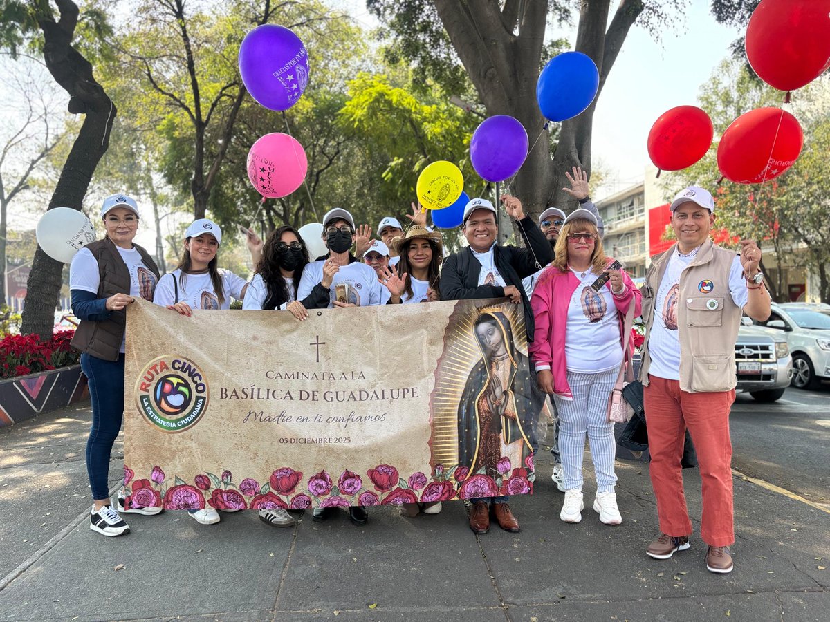 DurangoRuta5's tweet photo. ¡𝐋𝐀 𝐅𝐄 𝐃𝐄 𝐑𝐔𝐓𝐀 𝟓 𝐒𝐄 𝐔𝐍𝐈𝐎́!

Ruta 5 realizó una caminata hacia la Basílica de Guadalupe para pedirle y agradecerle a nuestra señora por la salud y recuperación de nuestro líder Manuel Espino. 

¡Eres la luz en nuestro camino Virgen de Guadalupe!
@ruta5oficial https://t.co/SsLvpjUfHh