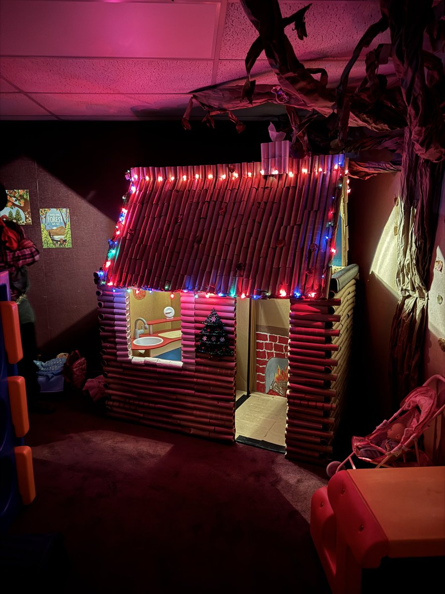 00Guided's tweet image. My brothers classroom for his students…this is made from toilet paper &amp;amp; paper towels rolls, this is amazing