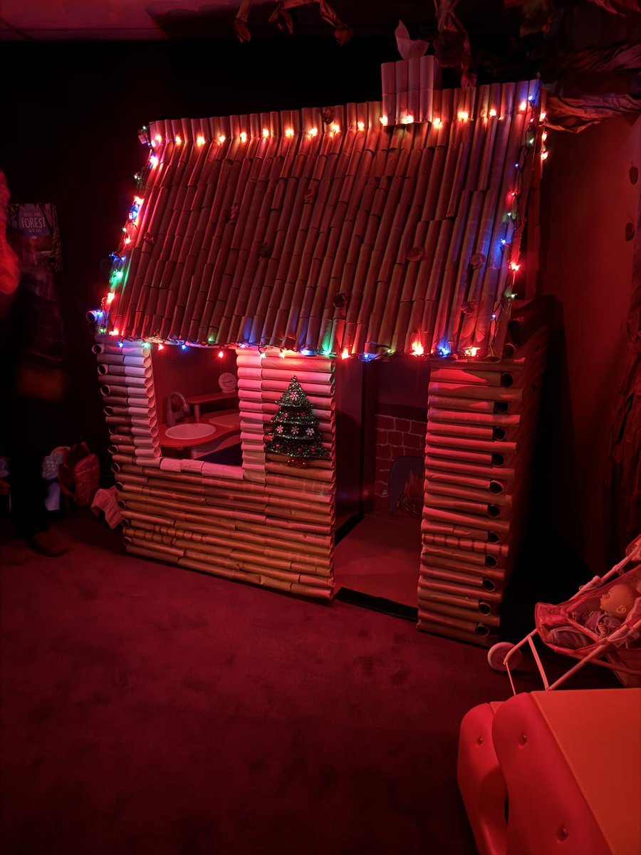 00Guided's tweet image. My brothers classroom for his students…this is made from toilet paper &amp;amp; paper towels rolls, this is amazing