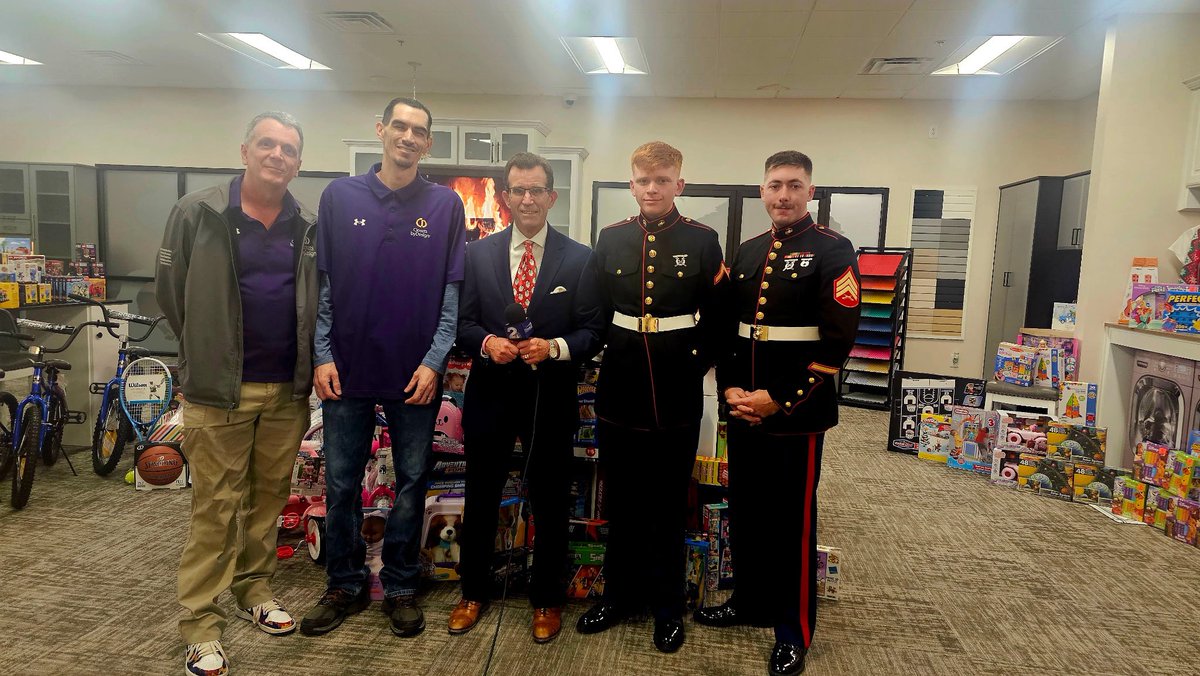 RobStormTeam2's tweet photo. Thank you @closetsbydesignsc for supporting Toys for Tots for the 8th straight year!!!! 

We could not do what we do without wonderful partners like you! #20daysofgiving

@WCBD @ToysForTots_USA @StormTeam2WCBD https://t.co/rXEM0AWEyc